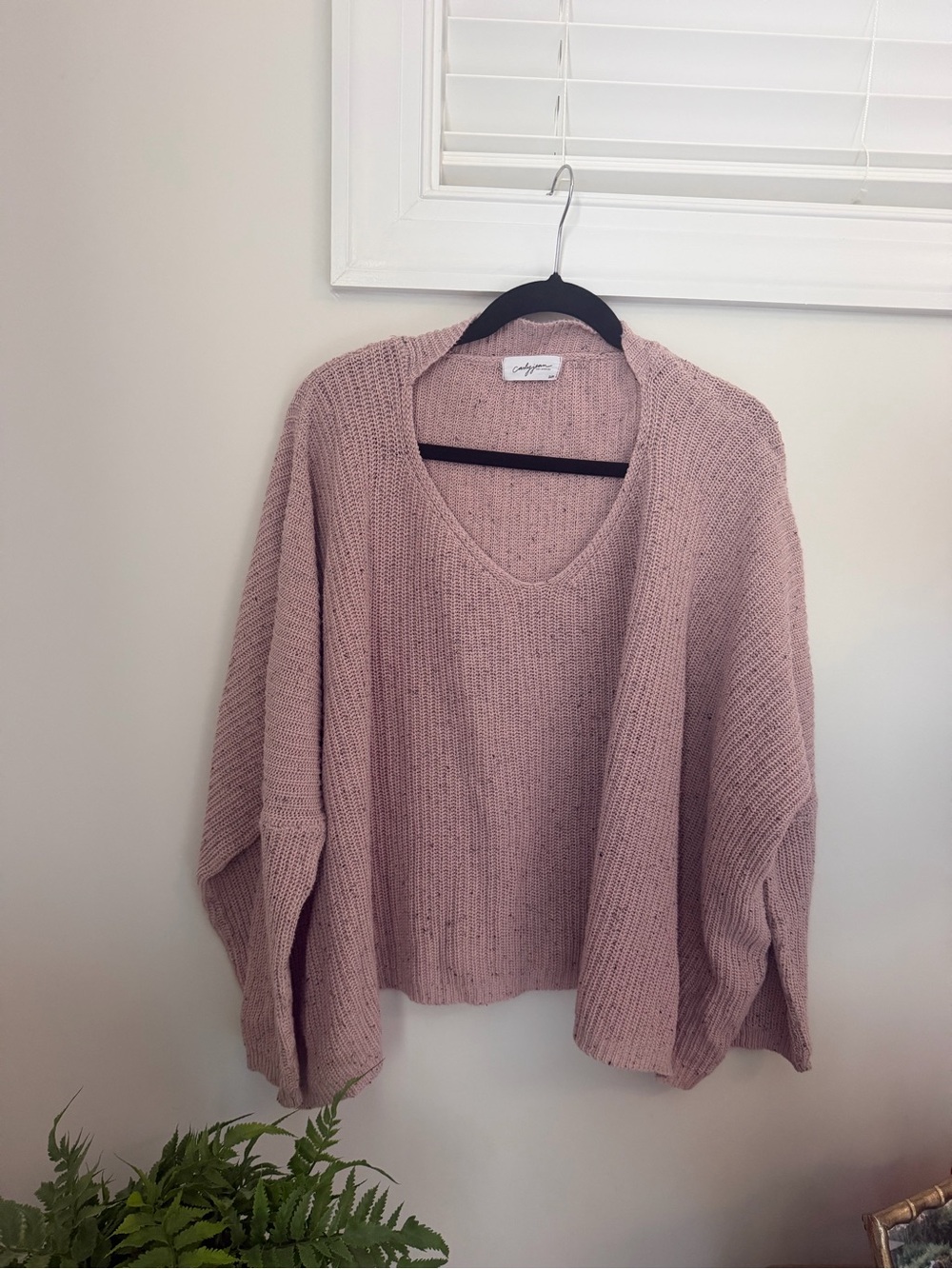 Carly Jean Los Angeles V-Neck Knit Sweater in Dusty Rose